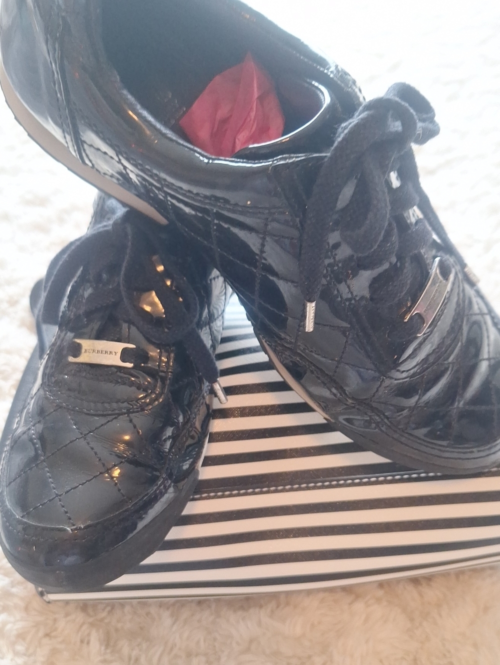 Burberry Black Quilted Patent Lace-Up Sneasks Size 40 - Picture 2 of 7